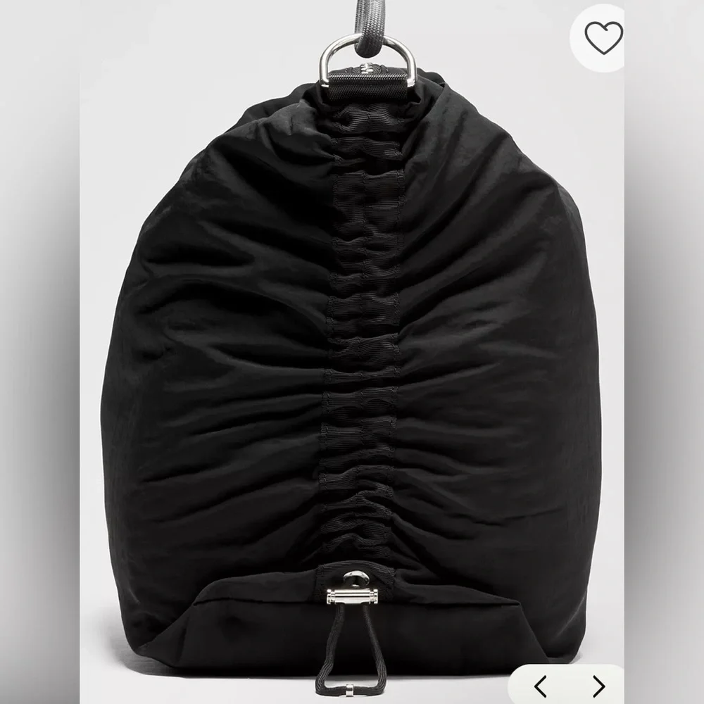 Lululemon Convertible Ruched Crossbody Bag
Large 16L - Picture 4 of 9